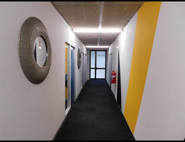 1,005M² OFFICE TO LET IN FERNDALE